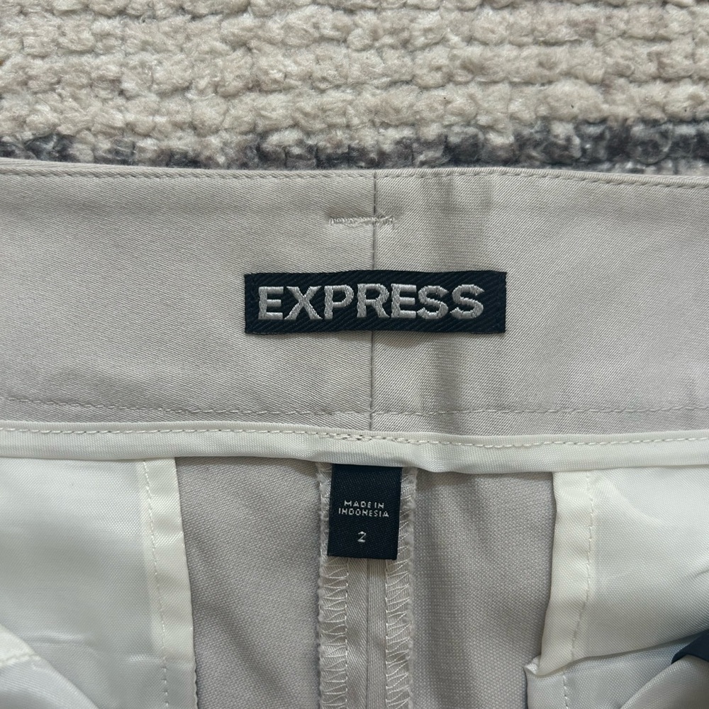Express Khaki Women's Shorts - Picture 3 of 7